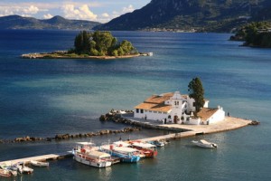 Die griechischen Insel Korfu und Kreta gelten als besonders attraktiv für Urlauber, da Naturphänomen und Wandergebiete neben schönem Mittelmehrklima überzeugen