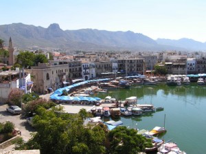 Zypern ist ein beliebtes Urlaubsziel, trotz seiner politisch angespannten Lage