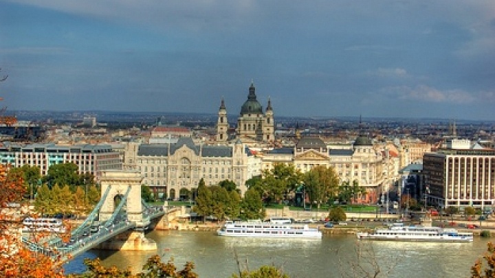 Die Stadt Budapest im Sonnenlicht